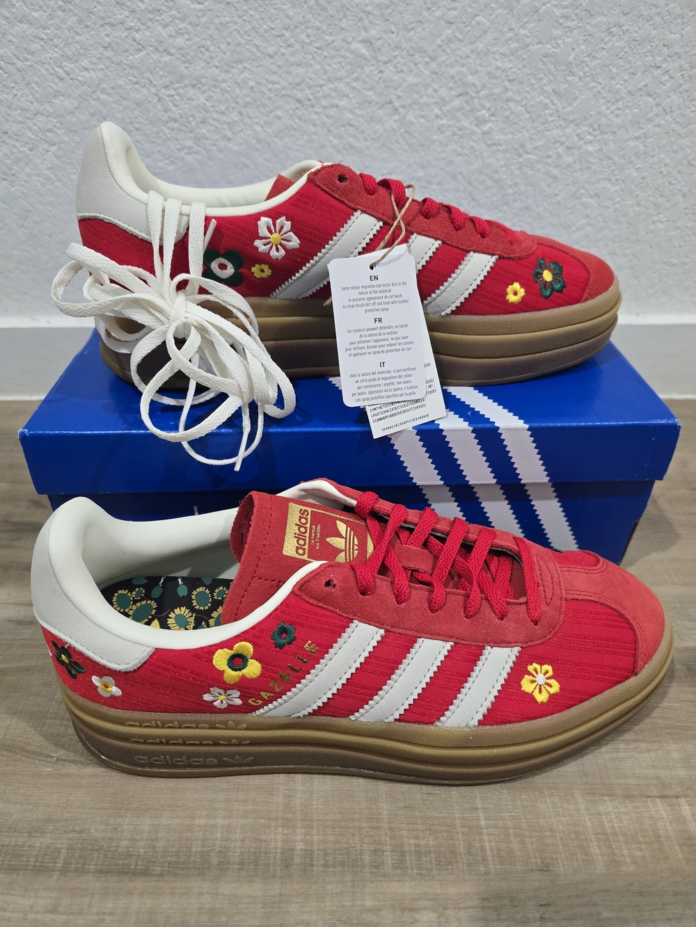 Adidas Women's Red Floral Gazelle-Style Sneakers.US 9W